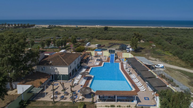 Imagen de la piscina del Hedef Beyt Hotel Resort and Spa. Foto 17