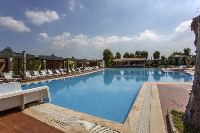 Imagen de la piscina del Hedef Beyt Hotel Resort and Spa. Foto 18