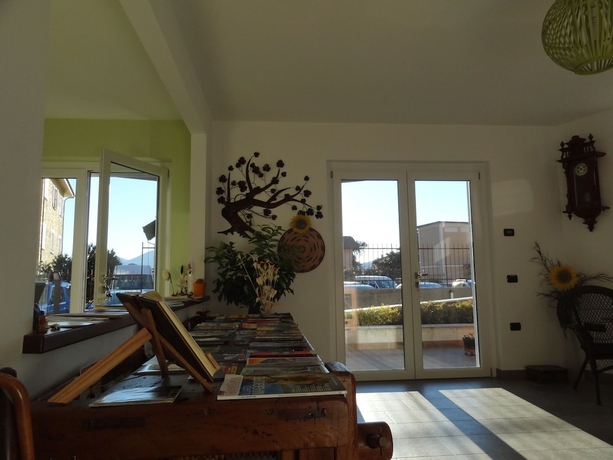 Imagen de los interiores del Helianthus Residence. Foto 17