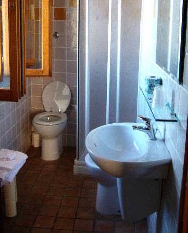 Imagen de la habitación del Helvetia Pisa Tower. Foto 15