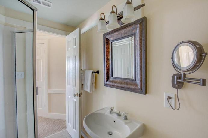 Imagen de la habitación del Henderson Park Inn. Foto 15
