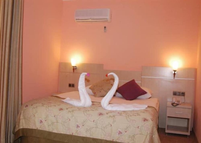Imagen de la habitación del Hera Beach Hotel. Foto 5