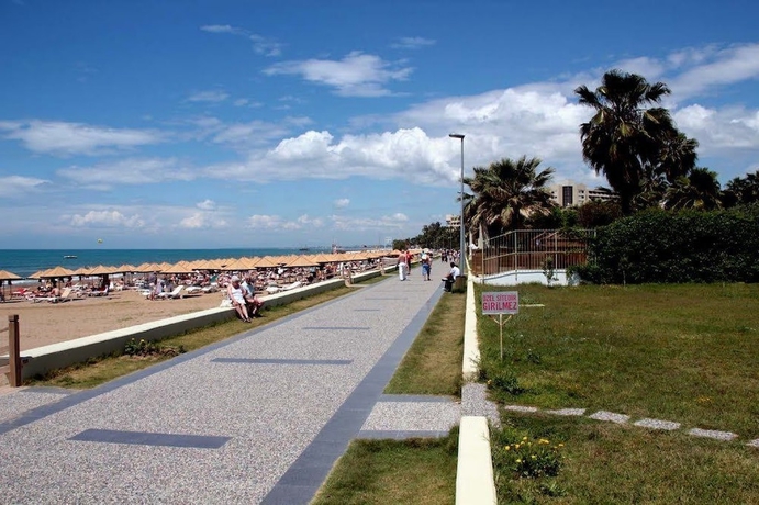 Imagen de los exteriores del Hera Beach Hotel. Foto 6