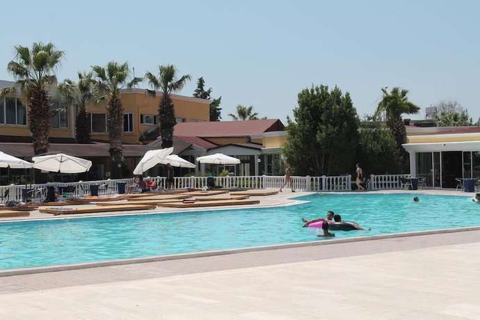 Imagen de la piscina del Hierapolis Termal Hotel. Foto 19