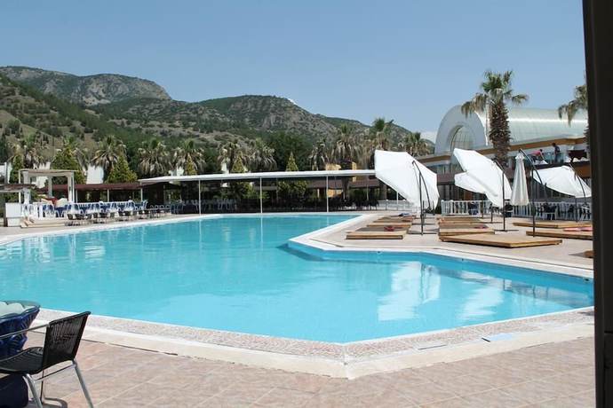 Imagen de la piscina del Hierapolis Termal Hotel. Foto 20