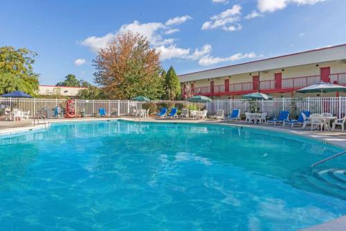 Imagen general del Hilltop Inn & Suites, Yonkers. Foto 8