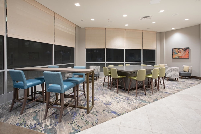 Imagen de los interiores del Hilton Garden Inn Omaha Aksarben Village. Foto 16