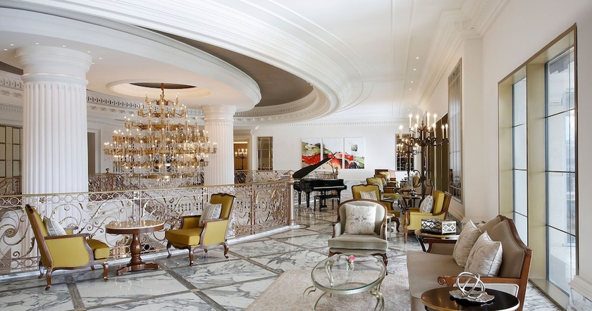 Imagen de los interiores del Hilton Luxury Hotel &ndash; Rooms Only | Mandatory All-Inclusive Paid At Hotel. Foto 11
