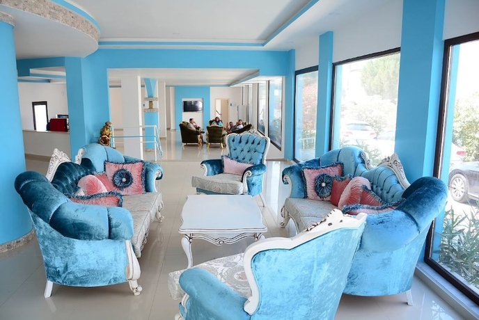 Imagen de los interiores del Hira Beach Hotel. Foto 5