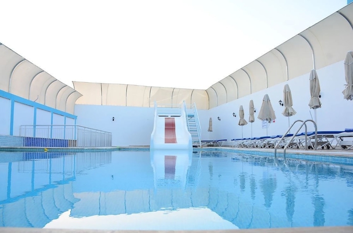 Imagen de la piscina del Hira Beach Hotel. Foto 12