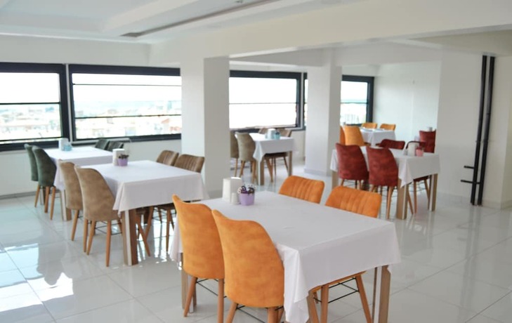 Imagen del bar/restaurante del Hitit Otel Corum. Foto 3