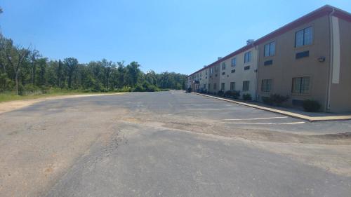 Imagen general del Hiway Inn Express & Suites. Foto 1