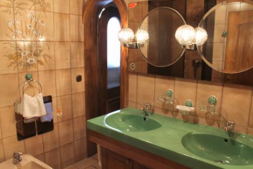 Imagen de la habitación del Hocher Hotel. Foto 8