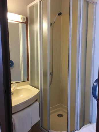 Imagen de la habitación del H&ocirc;tel Amarante Besan&ccedil;on Micropolis. Foto 8