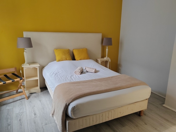Imagen de la habitación del H&ocirc;tel Au Grand Duquesne. Foto 11