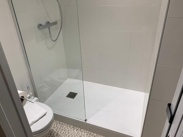 Imagen de la habitación del H&ocirc;tel Au Grand Duquesne. Foto 15