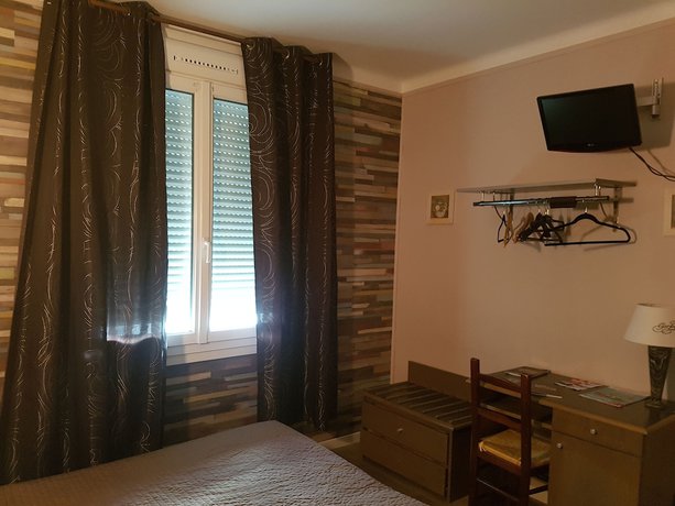 Imagen de la habitación del H&ocirc;tel Berni&egrave;res. Foto 18