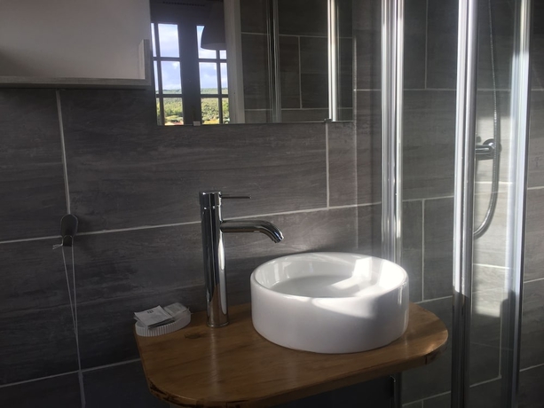 Imagen de la habitación del Hôtel Castel Sainte Anne. Foto 11