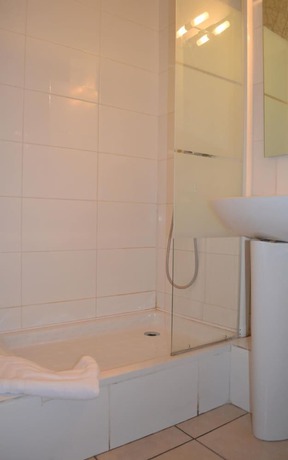 Imagen de la habitación del H&ocirc;tel Concorde, Nimes. Foto 11