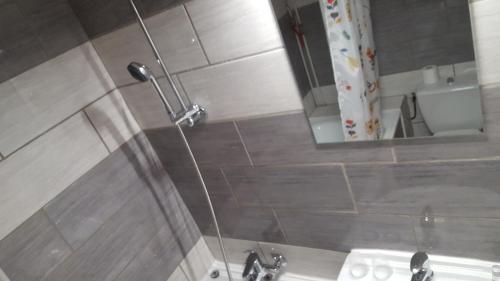 Imagen de la habitación del H&ocirc;tel Confort. Foto 5