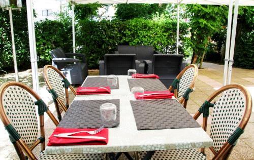 Imagen de la habitación del H&ocirc;tel De France, Lillebonne. Foto 7