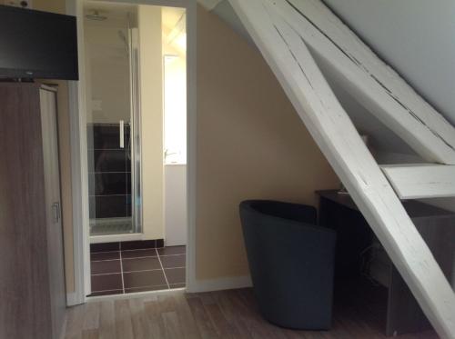 Imagen de la habitación del H&ocirc;tel De France, Lillebonne. Foto 9