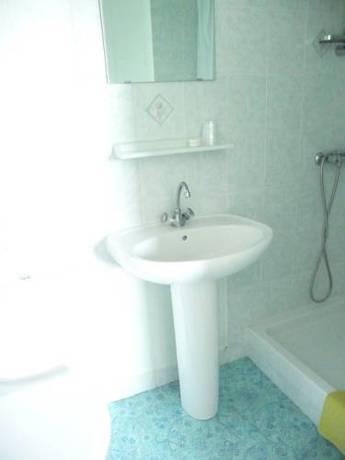 Imagen de la habitación del H&ocirc;tel De La Gare, PERIGUEUX. Foto 7