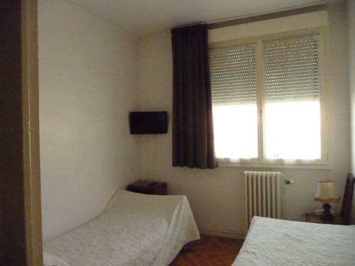 Imagen de la habitación del H&ocirc;tel De La Gare, PERIGUEUX. Foto 10