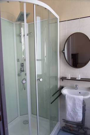 Imagen de la habitación del H&ocirc;tel De La Gare, Romans-sur-Is&egrave;re. Foto 8