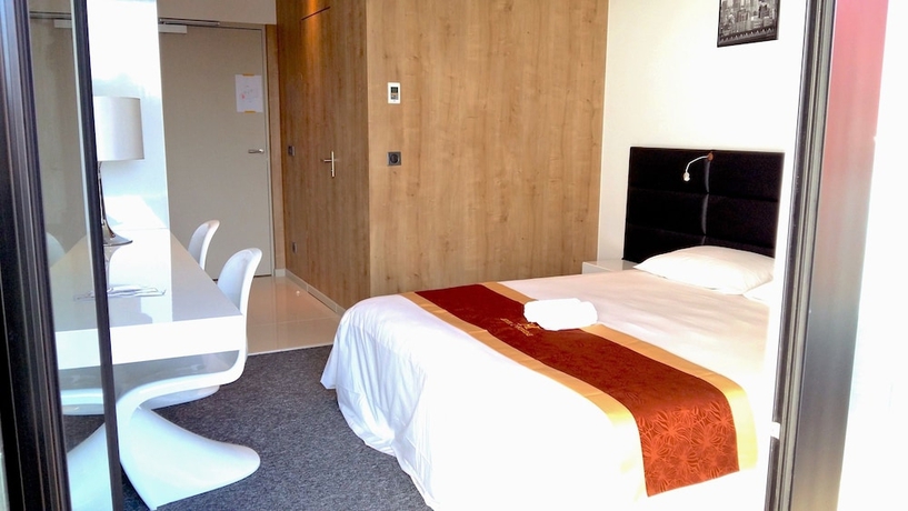 Imagen de la habitación del H&ocirc;tel De La Seine, &Eacute;pinay sur Seine. Foto 4