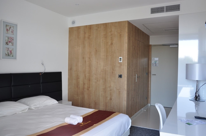 Imagen de la habitación del H&ocirc;tel De La Seine, &Eacute;pinay sur Seine. Foto 5