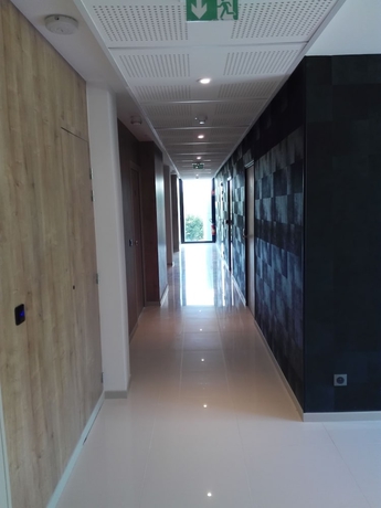 Imagen de los interiores del H&ocirc;tel De La Seine, &Eacute;pinay sur Seine. Foto 15