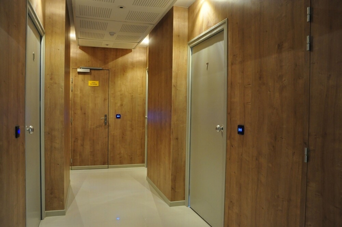 Imagen de los interiores del H&ocirc;tel De La Seine, &Eacute;pinay sur Seine. Foto 18