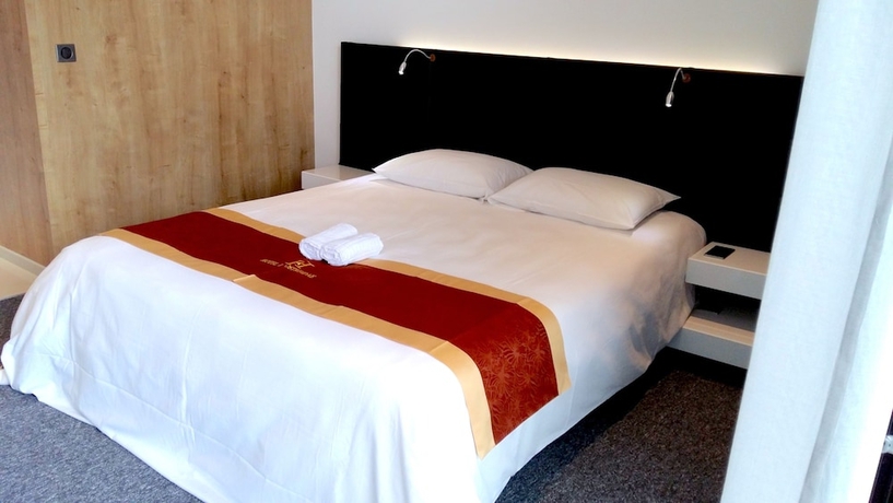 Imagen de la habitación del H&ocirc;tel De La Seine, &Eacute;pinay sur Seine. Foto 10