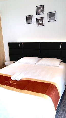 Imagen de la habitación del H&ocirc;tel De La Seine, &Eacute;pinay sur Seine. Foto 12