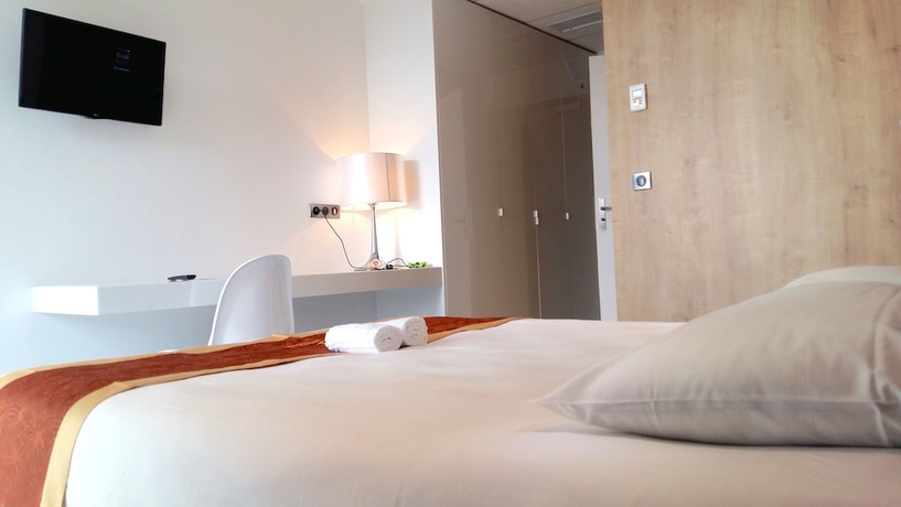 Imagen de la habitación del H&ocirc;tel De La Seine, &Eacute;pinay sur Seine. Foto 13