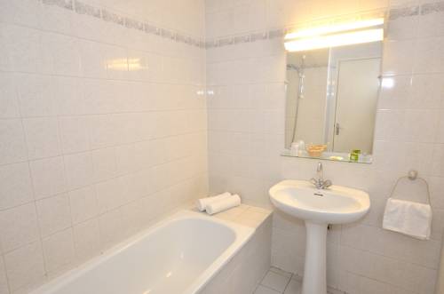 Imagen de la habitación del Hôtel De L'ours. Foto 9