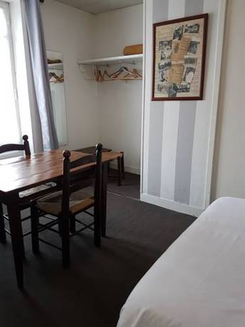 Imagen de la habitación del H&ocirc;tel De Normandie, Saint-Aubin-sur-Mer. Foto 3