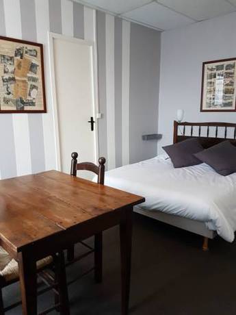 Imagen de la habitación del H&ocirc;tel De Normandie, Saint-Aubin-sur-Mer. Foto 4