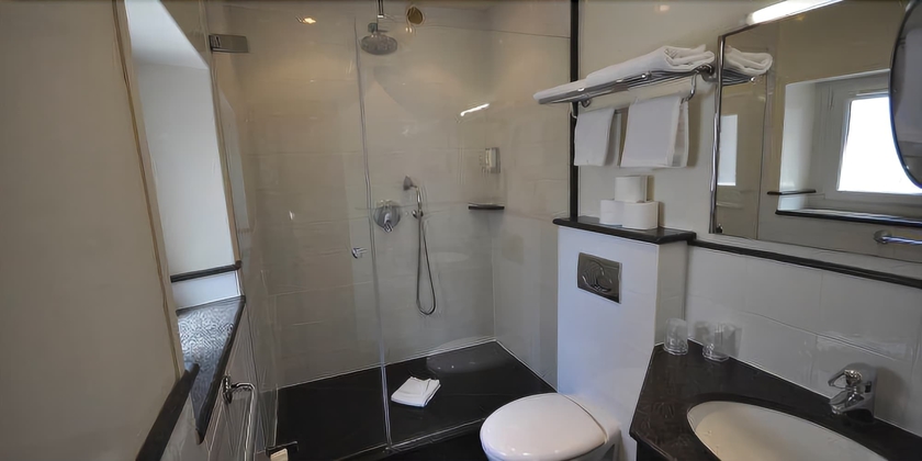 Imagen de la habitación del Hôtel Des Bains, Montparnasse. Foto 2