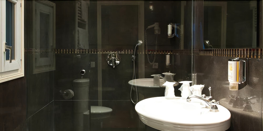 Imagen de la habitación del Hôtel Des Bains, Montparnasse. Foto 4