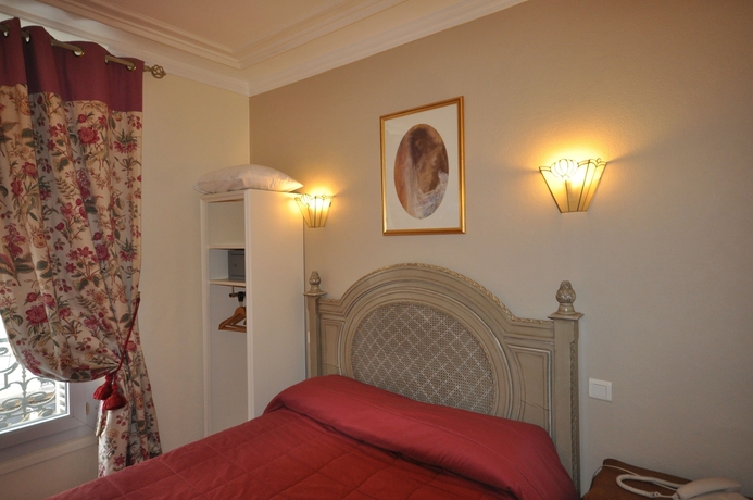 Imagen de la habitación del Hôtel Des Bains, Montparnasse. Foto 8