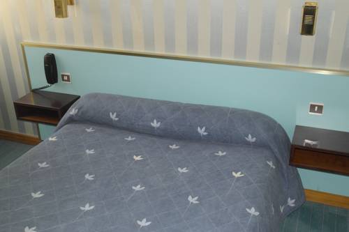 Imagen de la habitación del H&ocirc;tel Des Lys. Foto 15