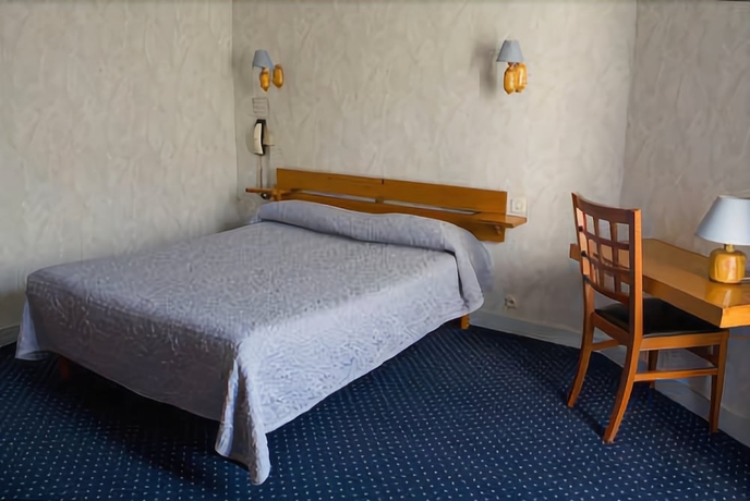 Imagen de la habitación del H&ocirc;tel Des Pyr&eacute;n&eacute;es. Foto 3