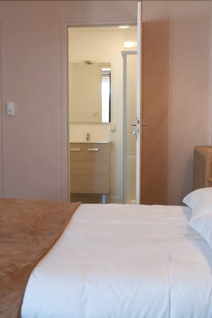 Imagen de la habitación del H&ocirc;tel Des Pyr&eacute;n&eacute;es. Foto 12