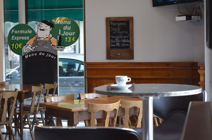 Imagen de la habitación del H&ocirc;tel Du Centre, Entraygues-sur-Truyere. Foto 11