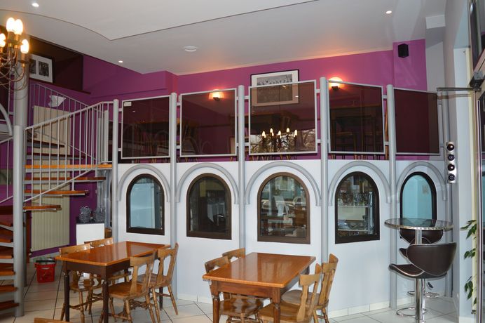 Imagen del bar/restaurante del H&ocirc;tel Du Centre, Entraygues-sur-Truyere. Foto 5