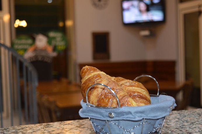 Imagen del bar/restaurante del H&ocirc;tel Du Centre, Entraygues-sur-Truyere. Foto 7