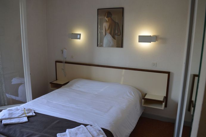 Imagen del bar/restaurante del H&ocirc;tel Du Centre, Entraygues-sur-Truyere. Foto 9