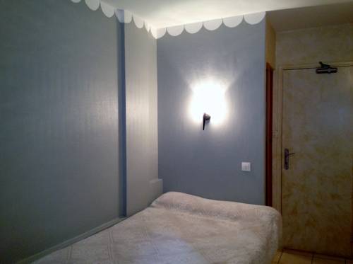 Imagen de la habitación del Hôtel Du Centre, Gare du Nord. Foto 8